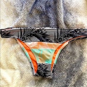 🐬BRAND NEW ROXY BOTTOMS🐬